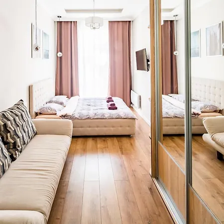 в центрі з дизайнерським ремонтом * Львов