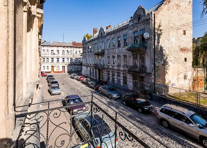 в центрі з дизайнерським ремонтом * Lviv